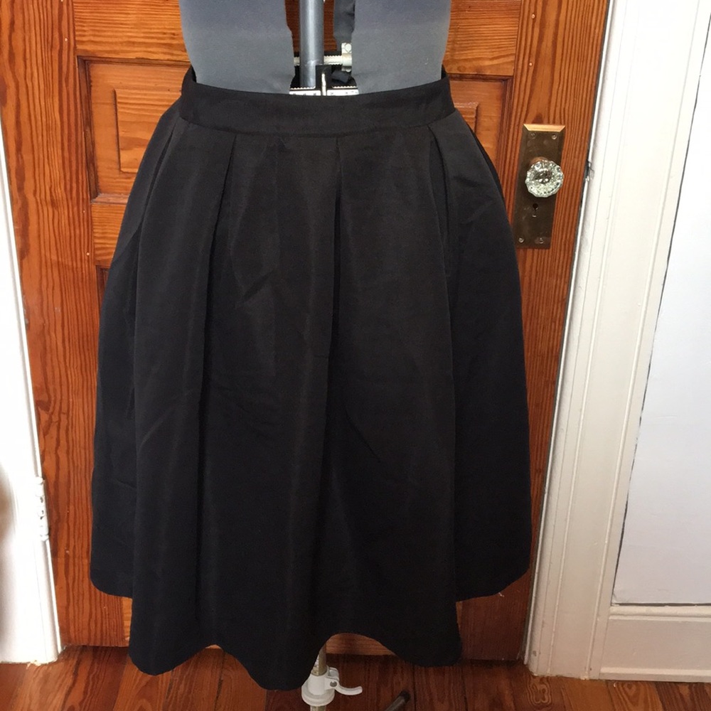 Forever 21+ side zip black skirt